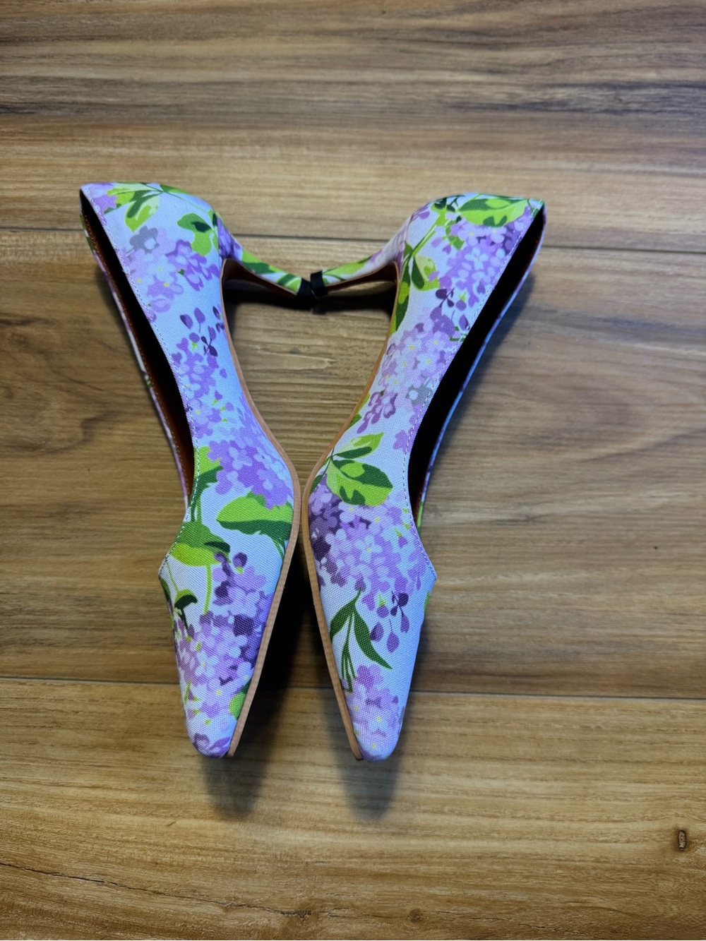 Floral Pointed-Toe Heels in Lavender and Green - Picture 3 of 9